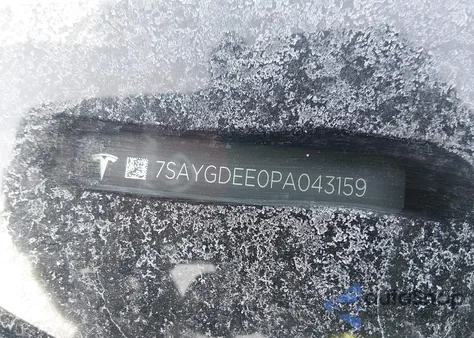 2023 Tesla Model Y Awd/Long Range Dual Motor All-Wheel Drive z USA, uszkodzony, nr VIN 7SAYGDEE0PA043159